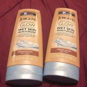 2 Jergens Natural Glow Wet Skin Moisturizer